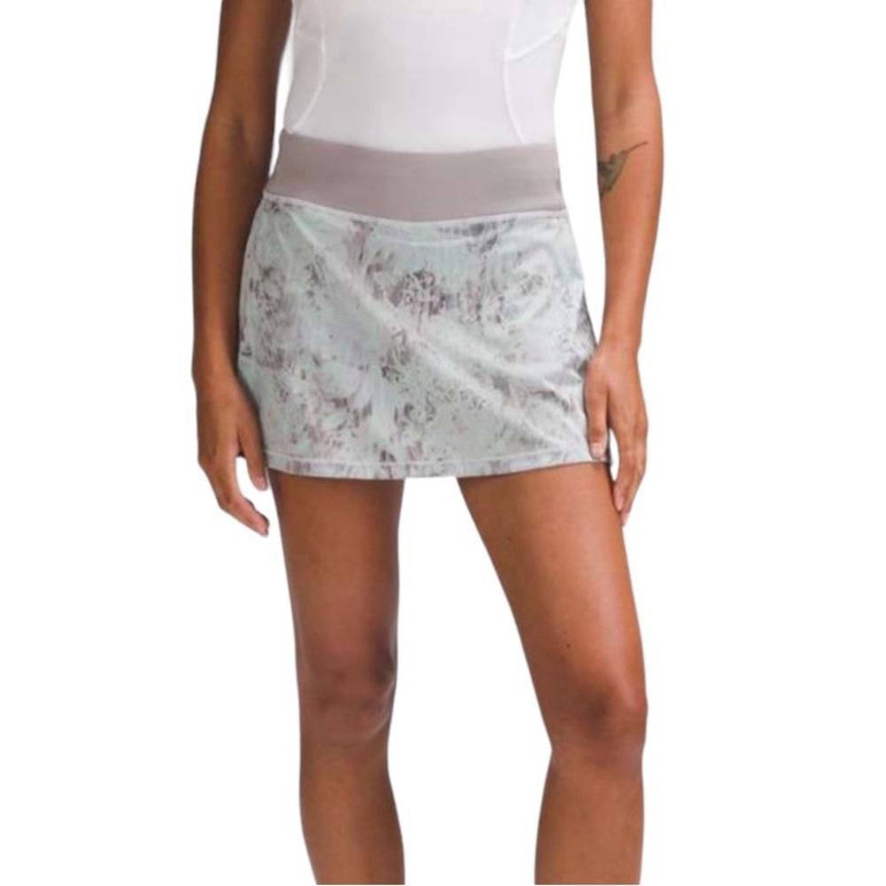 NWT Lululemon pace rival skirt Size 6 LONG
